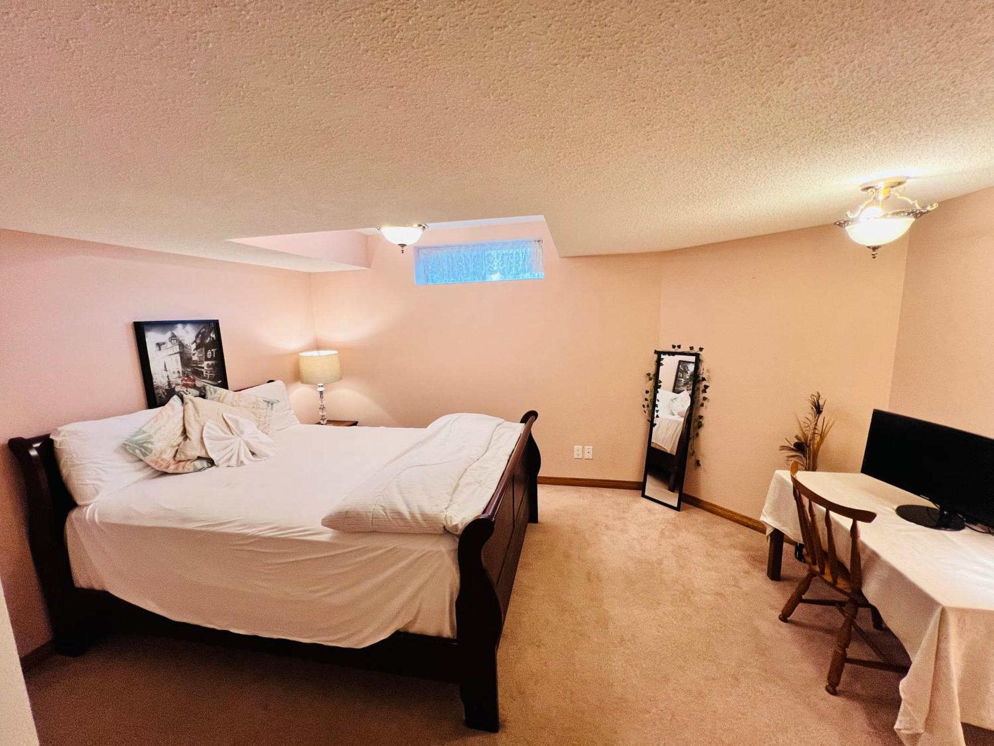 A Classic Homely Basement Suite! Chestermere Exterior foto